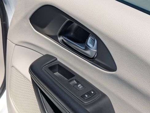 Used 2023 Chrysler Pacifica Touring-L FWD image 37
