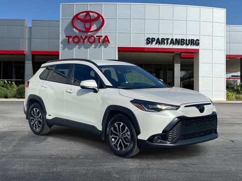 Used 2024 Toyota Corolla Cross SE image 1