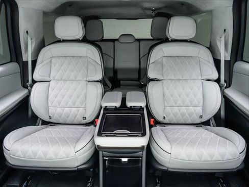 New 2026 Lincoln Navigator L Black Label AWD/4WD image 17