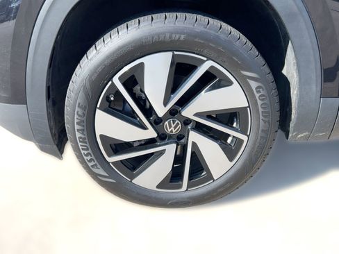 Used 2024 Volkswagen Atlas SE image 11