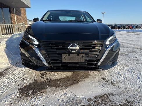 Used 2024 Nissan Altima 2.5 SV image 3