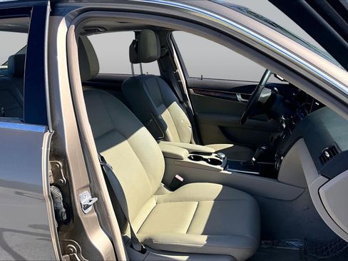 Used 2009 Mercedes-Benz C 300 4MATIC Sedan image 8