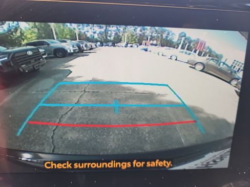 Used 2023 Toyota Highlander XLE FWD image 26
