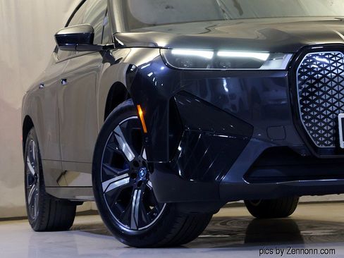 Used 2024 BMW iX xDrive50 w/ Sport Package AWD/4WD image 4