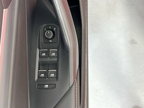 Used 2023 Volkswagen Jetta SE image 17