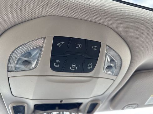 Used 2020 Chrysler Pacifica Limited image 19