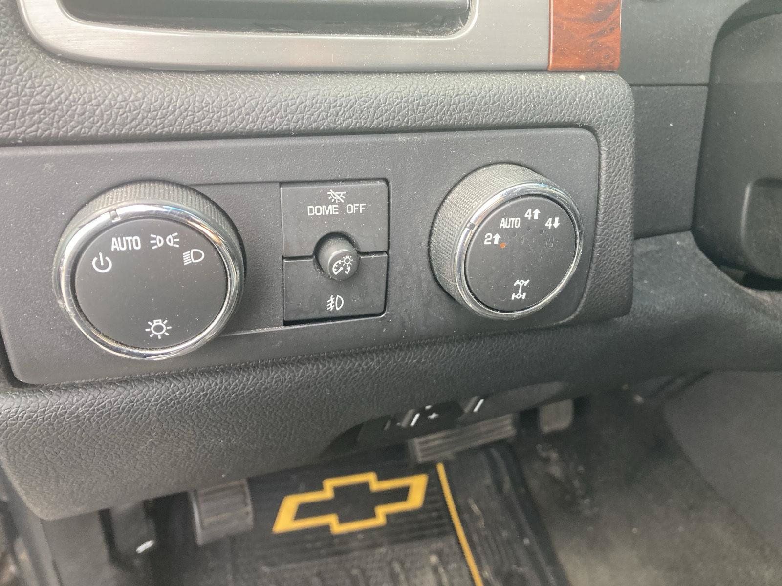 Used 2010 Chevrolet Avalanche LTZ AWD/4WD image 12