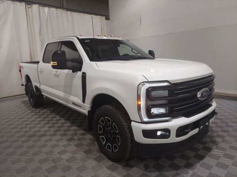 Used 2025 Ford F250 Platinum AWD/4WD image 4