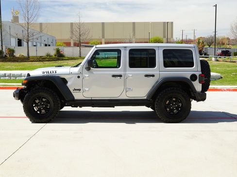 Used 2024 Jeep Wrangler Willys image 2
