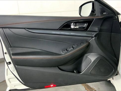 Used 2023 Nissan Maxima SR image 24