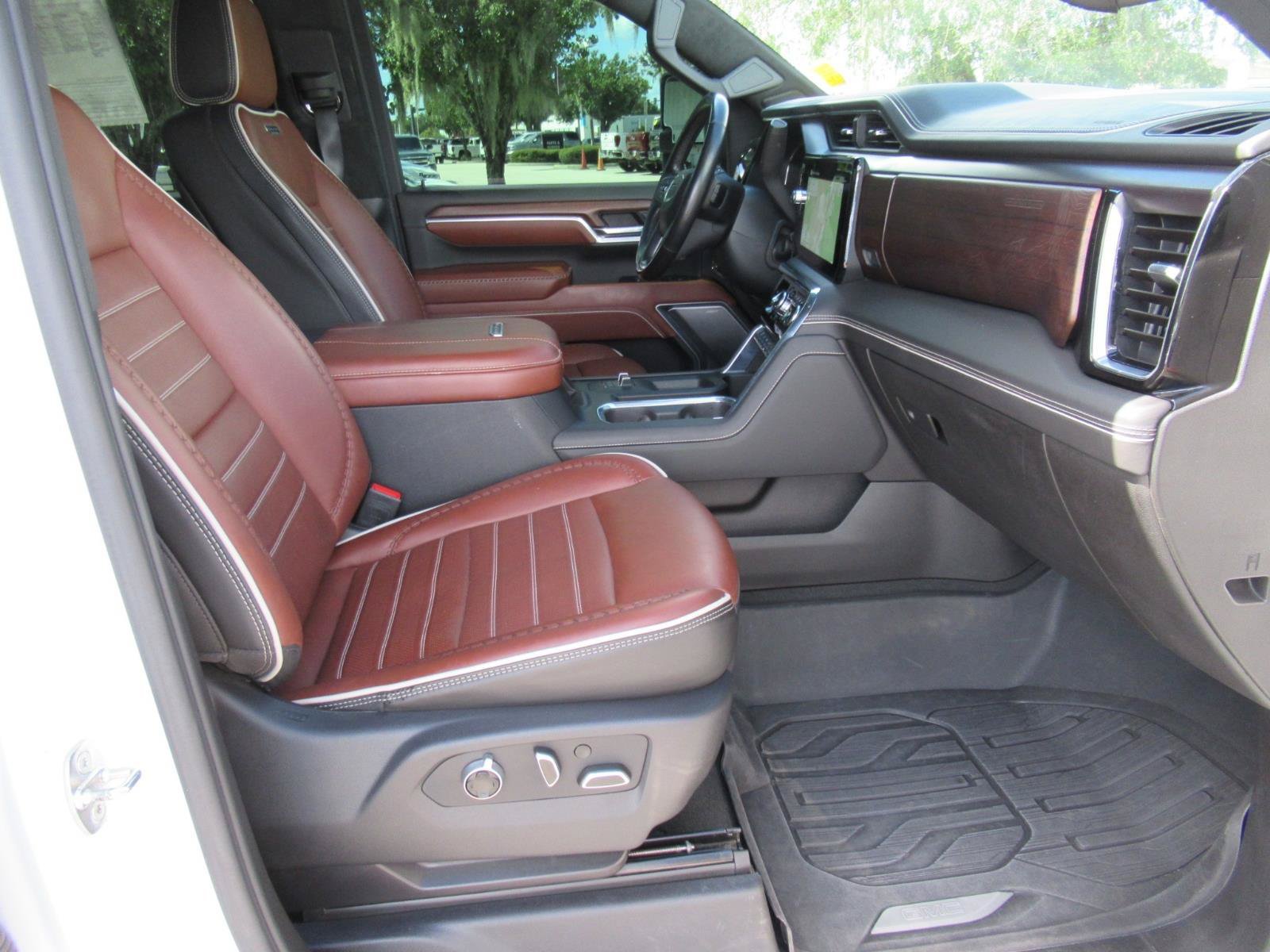 Used 2024 GMC Sierra 3500 Denali Ultimate AWD/4WD image 10
