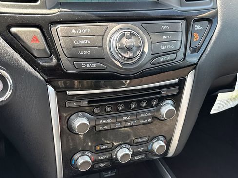 Used 2020 Nissan Pathfinder S FWD image 25