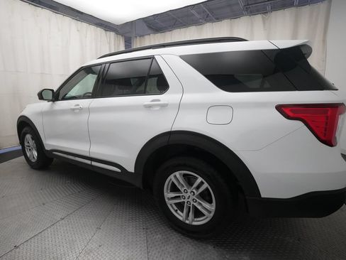 Used 2021 Ford Explorer XLT w/ Equipment Group 202A AWD/4WD image 34