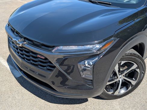 Used 2024 Chevrolet Trax RS w/ Sunroof Package image 13