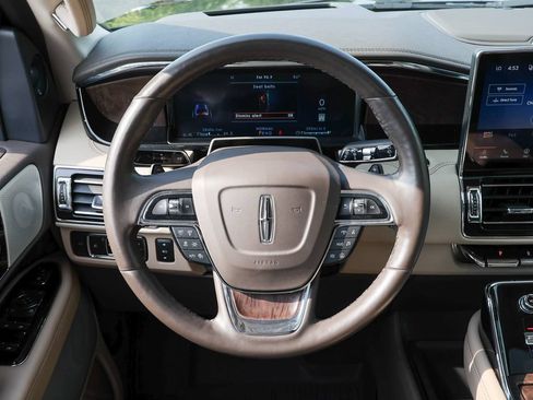 Certified 2022 Lincoln Navigator Reserve AWD/4WD image 9