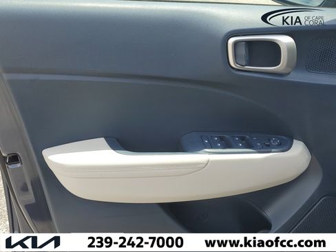 Used 2023 Hyundai Venue Limited w/ Cargo Package image 18