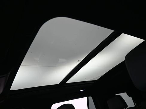 Used 2022 Chevrolet Tahoe LT w/ LT Signature Plus Package image 11