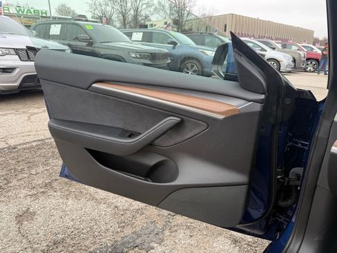 Used 2022 Tesla Model 3 Performance image 15
