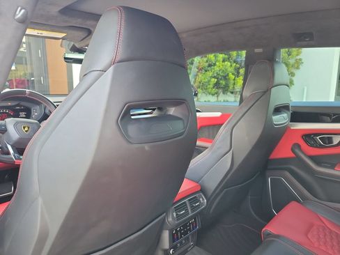 Used 2022 Lamborghini Urus AWD/4WD image 14