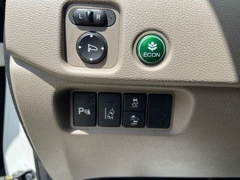 Used 2016 Honda Pilot Touring image 22