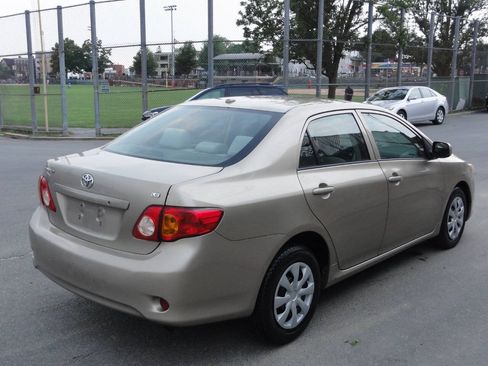 Used 2010 Toyota Corolla LE FWD image 3
