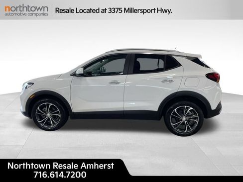 Used 2023 Buick Encore GX Select FWD image 2