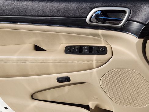 Used 2019 Jeep Grand Cherokee Limited image 24