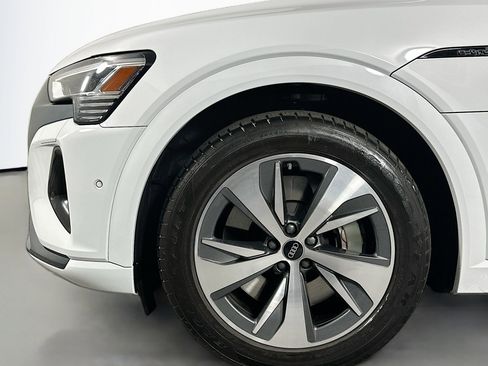 Used 2024 Audi Q8 e-tron Premium Plus w/ Premium Plus Package image 11