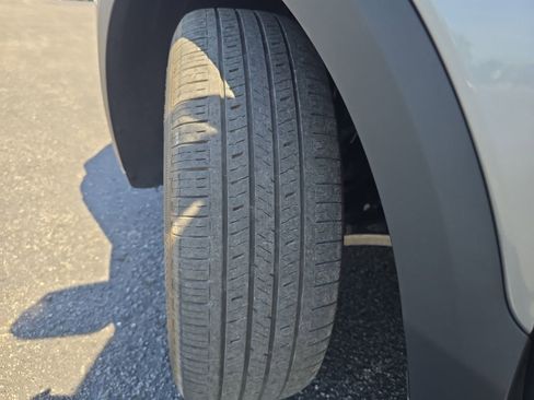 Used 2025 Kia Niro LX image 27