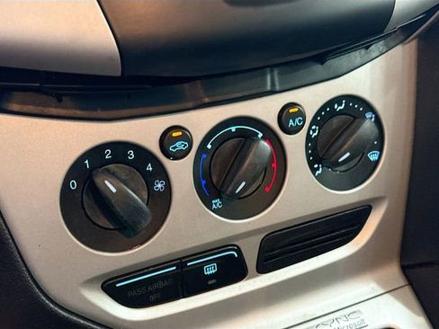 Used 2014 Ford Focus SE w/ SE Winter Package image 15