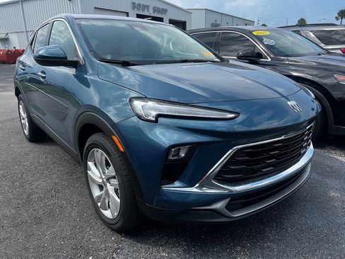 Used 2024 Buick Encore GX Preferred FWD image 1