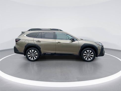 Used 2023 Subaru Outback Limited AWD/4WD image 9