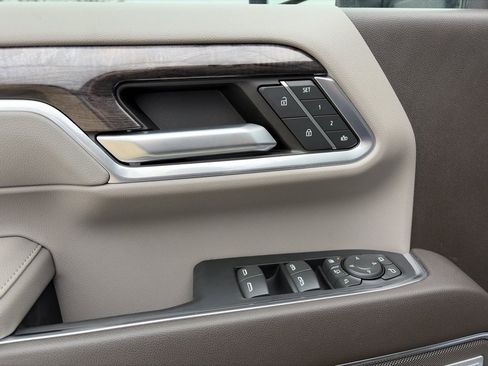 Used 2024 Chevrolet Silverado 2500 LTZ w/ LTZ Convenience Package image 20