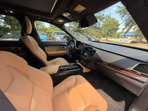 Used 2017 Volvo XC90 T6 Momentum w/ Vision Package AWD/4WD image 10