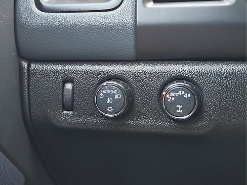 Used 2022 Chevrolet Colorado Z71 AWD/4WD image 15