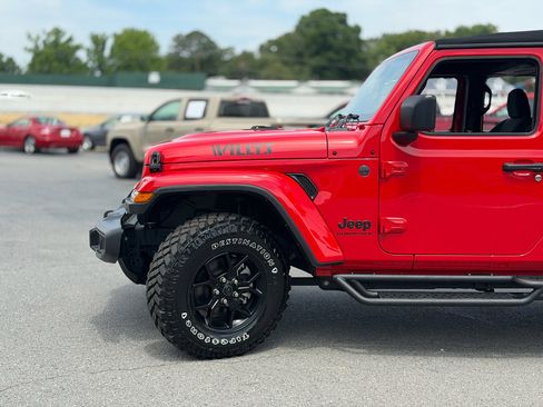 Used 2024 Jeep Gladiator Sport AWD/4WD image 11