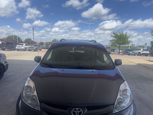 Used 2010 Toyota Sienna LE FWD image 19