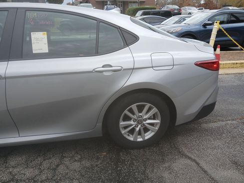 Used 2025 Toyota Camry LE image 5