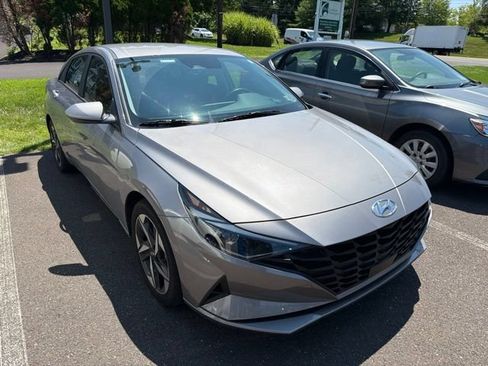 Used 2023 Hyundai Elantra SEL w/ Convenience Package FWD image 15