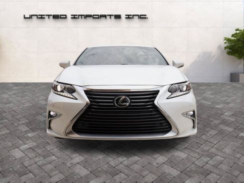 Used 2017 Lexus ES 350 w/ Premium Package FWD image 2