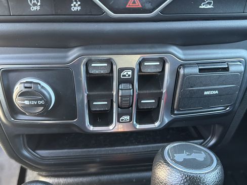 Used 2022 Jeep Wrangler Unlimited Sport image 7