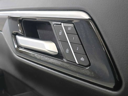 Used 2025 Chevrolet Tahoe Premier AWD/4WD image 25