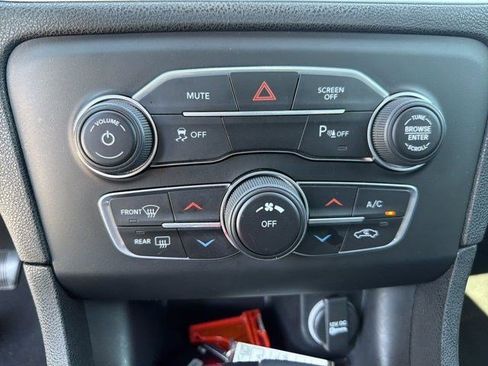 Used 2019 Dodge Charger SXT RWD image 39
