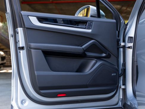 Certified 2025 Porsche Cayenne Coupe image 25