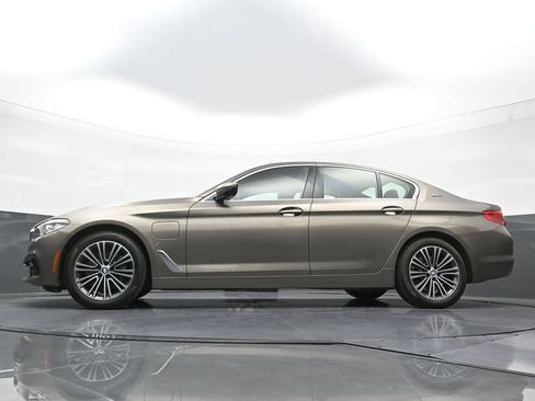 Used 2018 BMW 530e xDrive AWD/4WD image 25