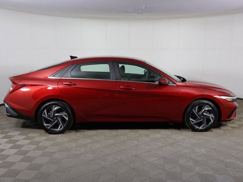 Certified 2024 Hyundai Elantra SEL w/ Convenience Package image 15