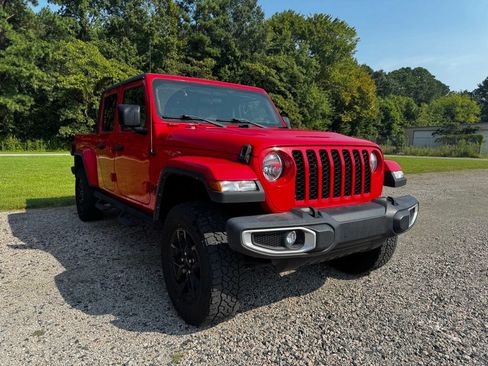 Used 2022 Jeep Gladiator Sport AWD/4WD image 4