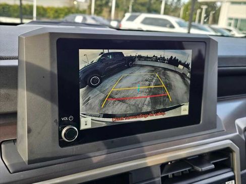 Certified 2025 Toyota Tacoma SR5 AWD/4WD image 31