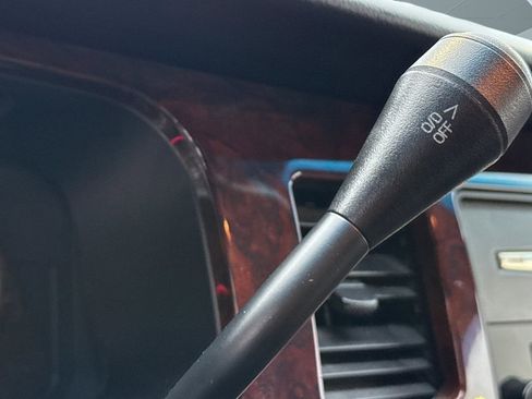 Used 2007 Lincoln Town Car Executive L image 22