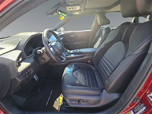Used 2019 Toyota Avalon Touring image 12